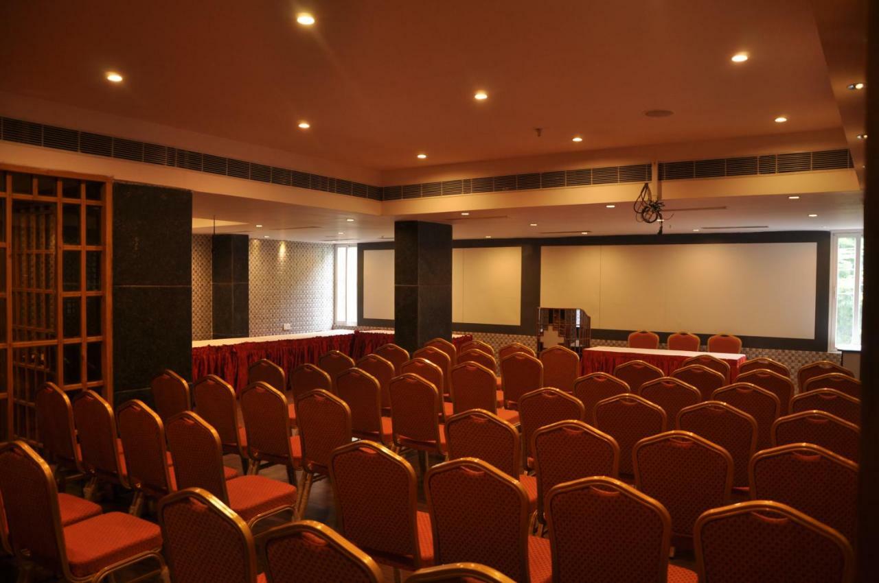 Krishna Residency Hotel Vidzsajavádá Kültér fotó