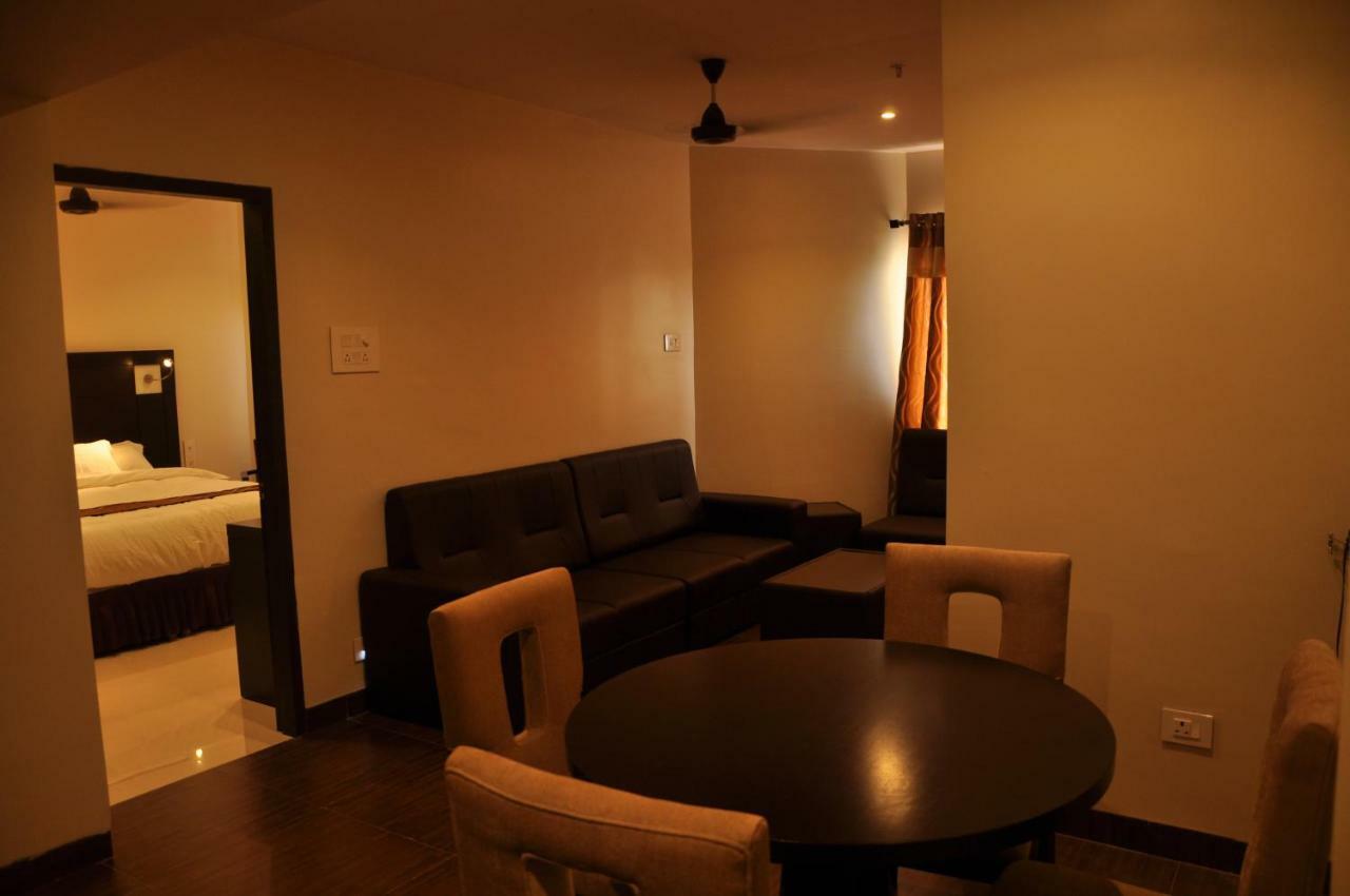 Krishna Residency Hotel Vidzsajavádá Kültér fotó
