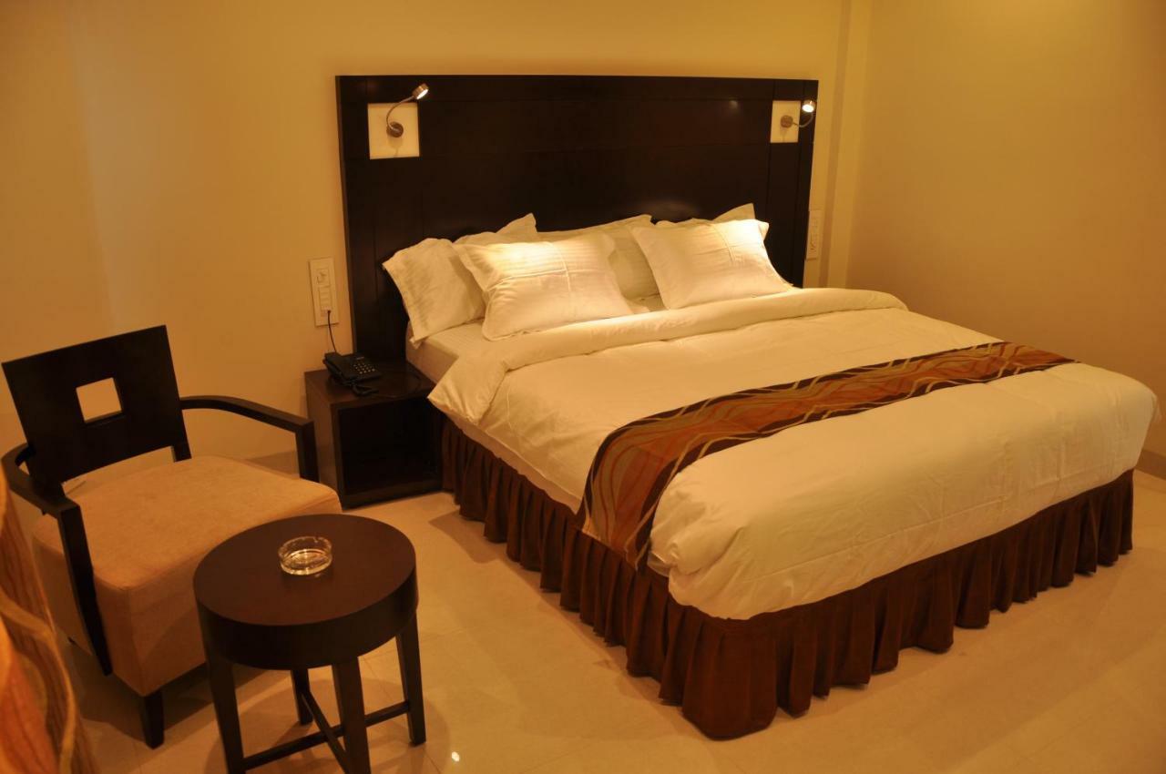 Krishna Residency Hotel Vidzsajavádá Kültér fotó