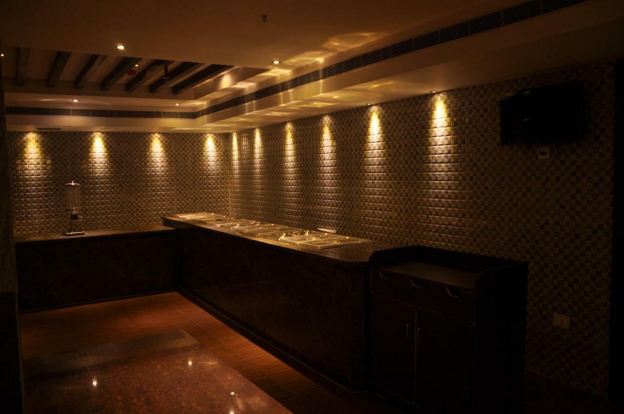Krishna Residency Hotel Vidzsajavádá Kültér fotó