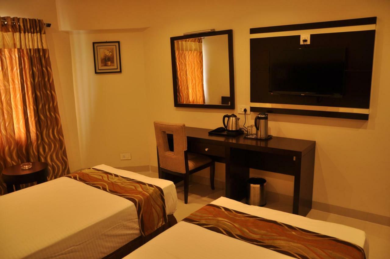 Krishna Residency Hotel Vidzsajavádá Kültér fotó